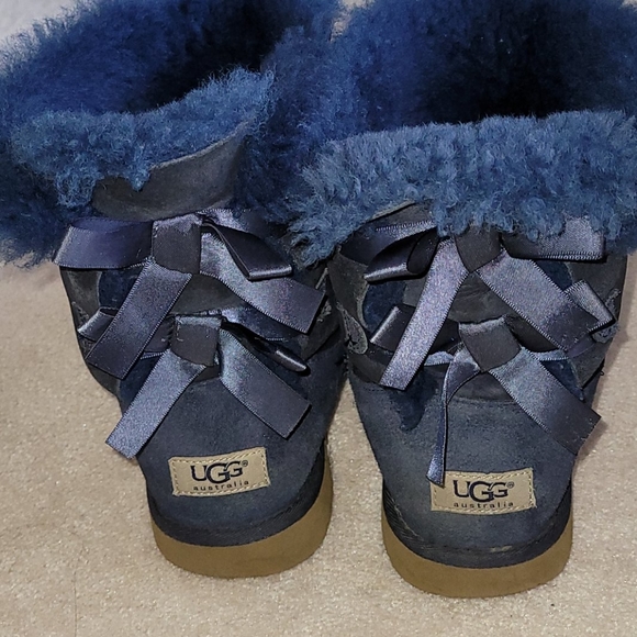 UGG  navy blue with ribbon bows in back size 6 - Picture 2 of 9